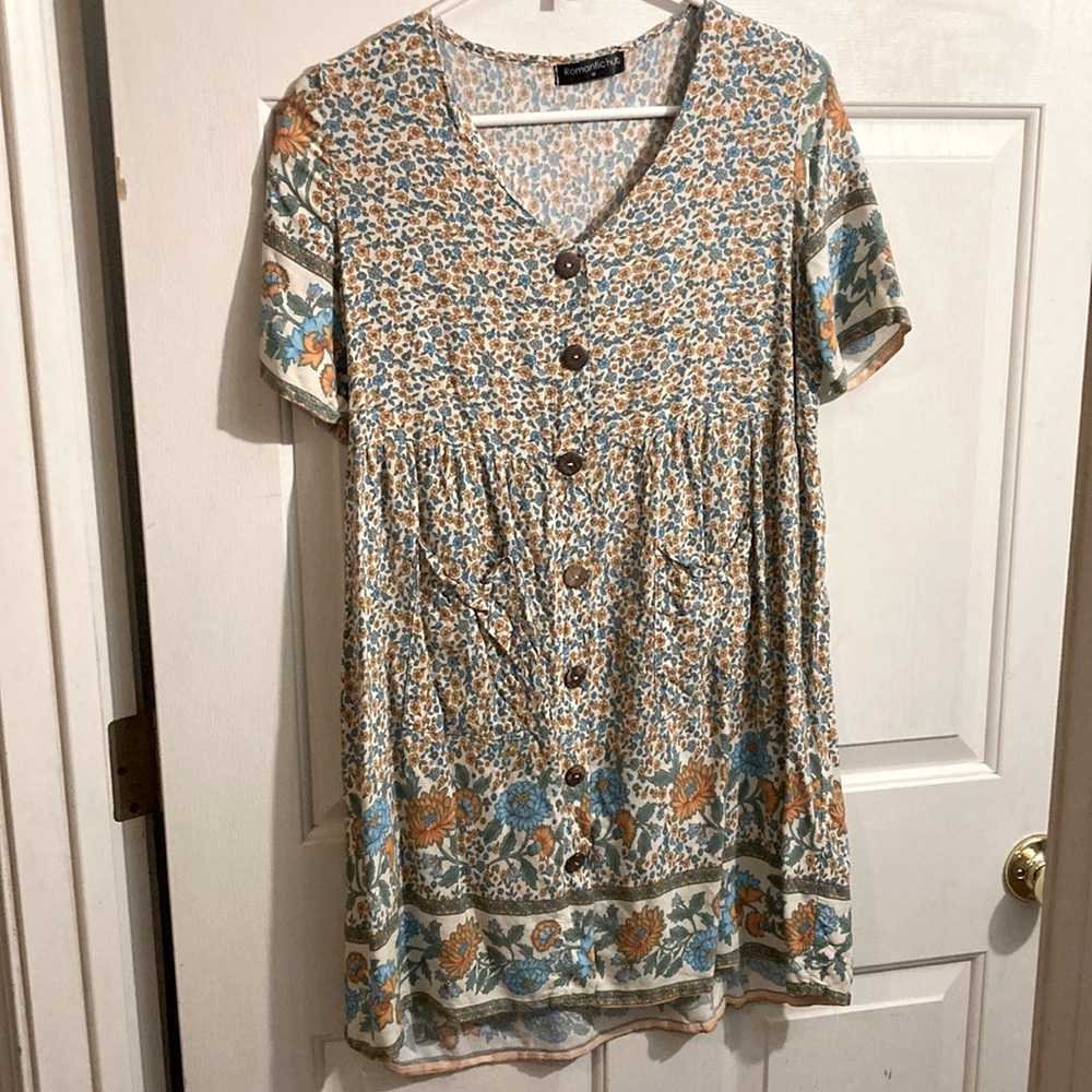 Romantic Hut dress in size medium
